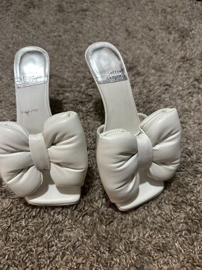 Jeffrey Campbell Ivory Bow Mule Slides